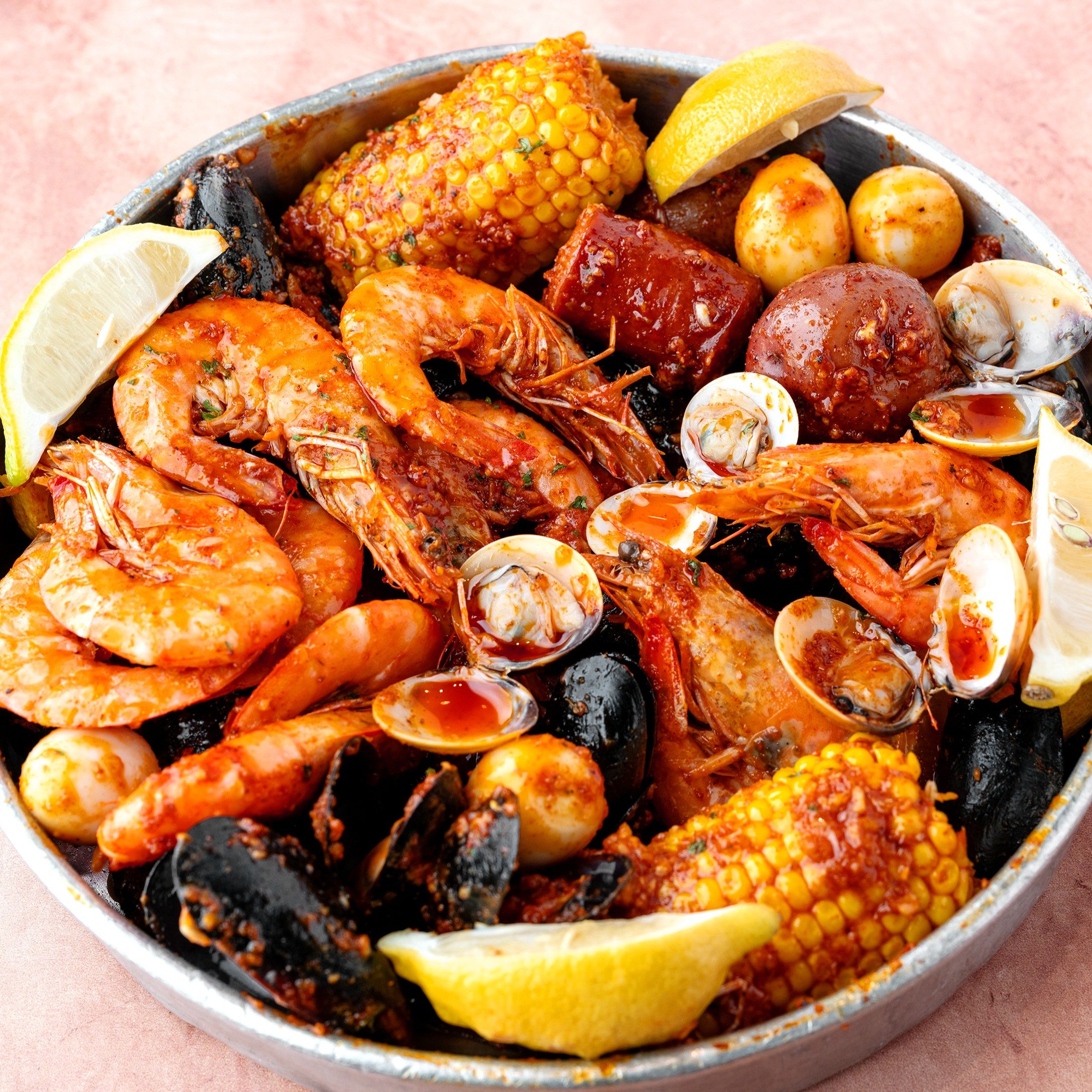 PIRATES CHOICE COMBO Includes 3 lbs of Seafood (Your Choice) 2 Corns  , Quail Eggs (5pcs) , Potatoes (3pcs) Sausage 8pcs.